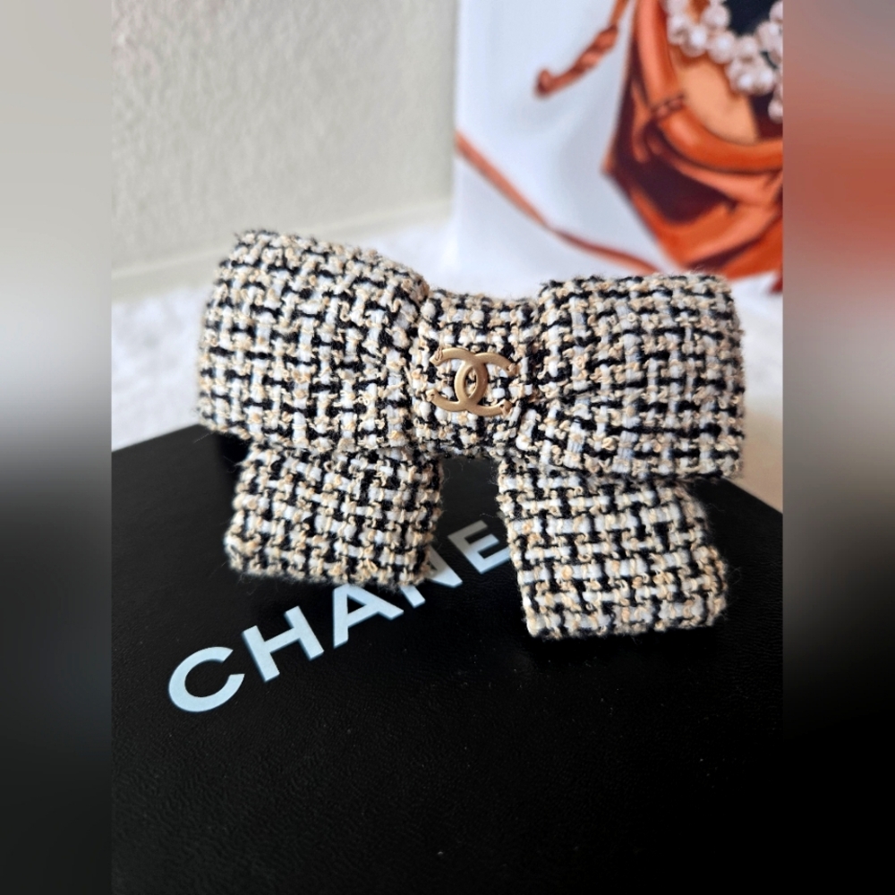 Authentic Chanel Bow Tweed Headband with box - Picture 2 of 15